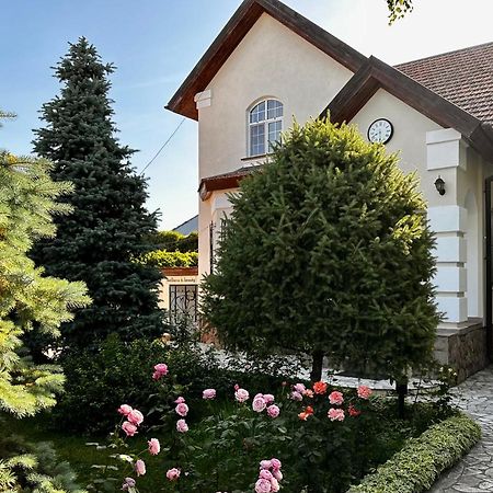 Astoria Garden Hotel Бишкек Екстериор снимка