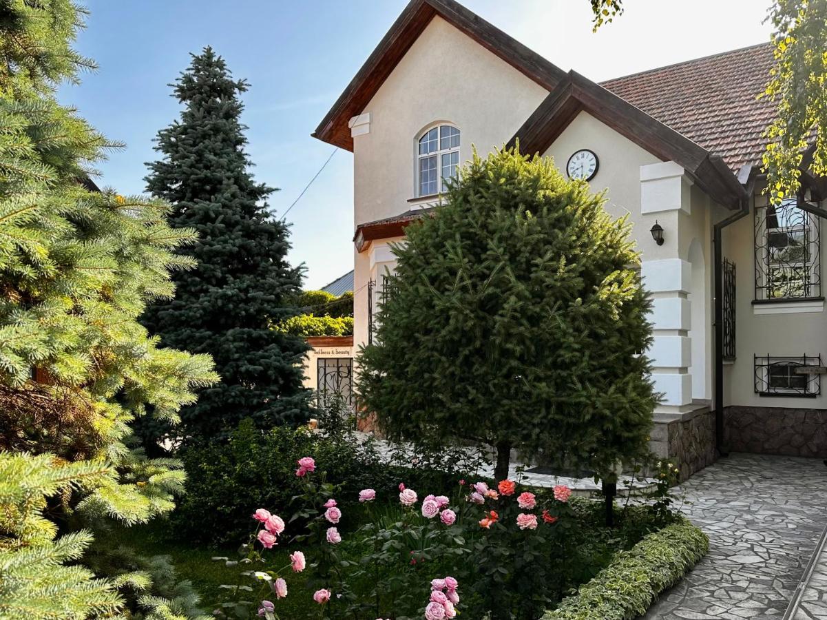 Astoria Garden Hotel Бишкек Екстериор снимка
