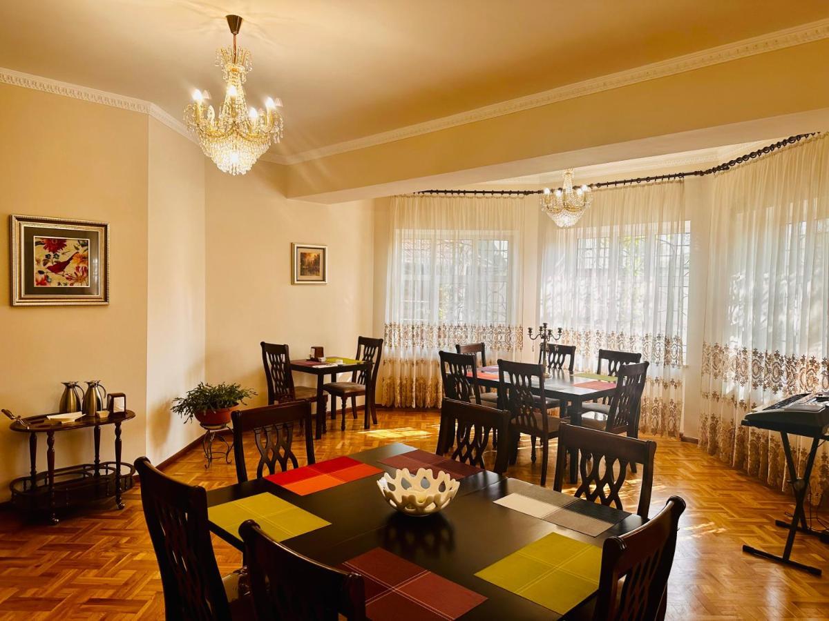 Astoria Garden Hotel Бишкек Екстериор снимка
