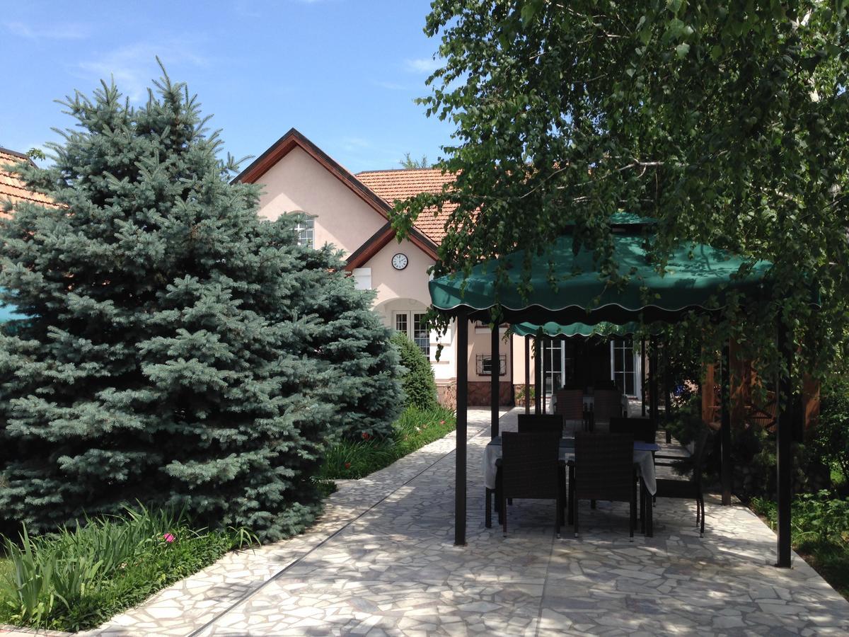 Astoria Garden Hotel Бишкек Екстериор снимка