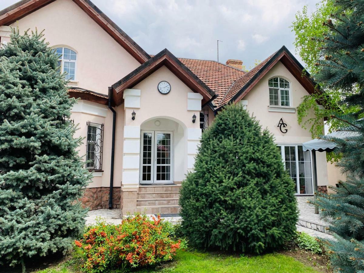 Astoria Garden Hotel Бишкек Екстериор снимка