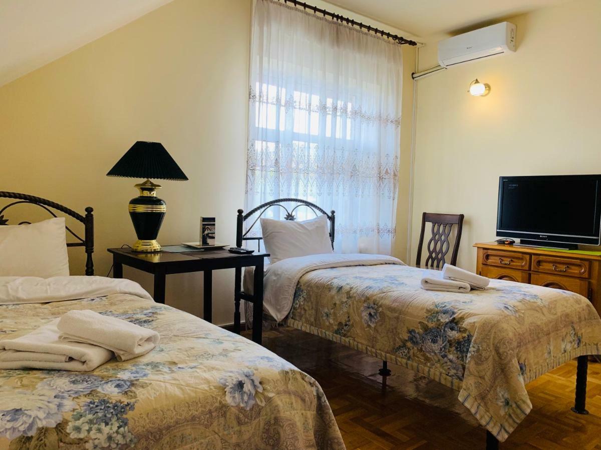 Astoria Garden Hotel Бишкек Екстериор снимка