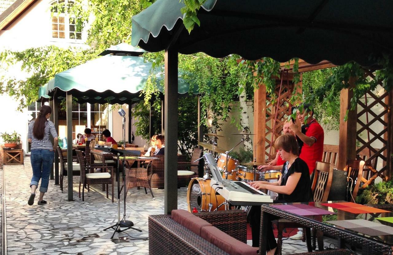 Astoria Garden Hotel Бишкек Екстериор снимка
