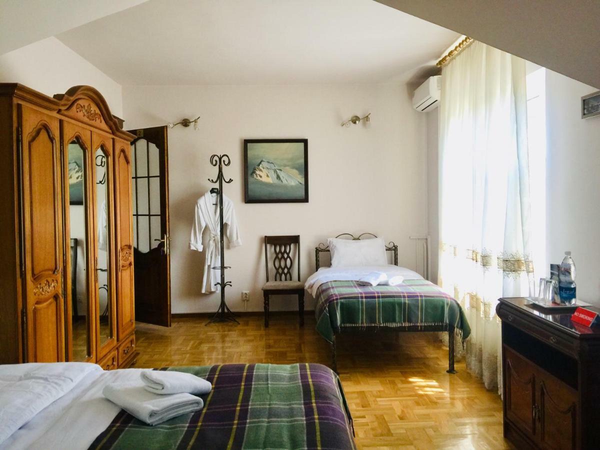 Astoria Garden Hotel Бишкек Екстериор снимка