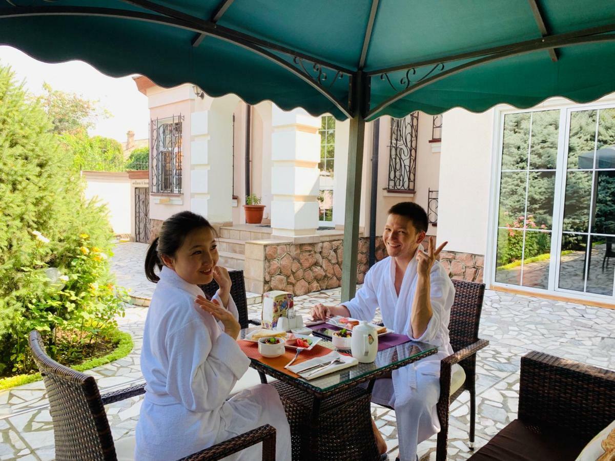 Astoria Garden Hotel Бишкек Екстериор снимка